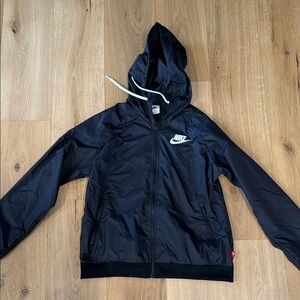 New Women’s Nike Windbreaker Size M